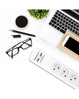 QOLTEC LISTWA ZASILAJĄCA ANTYPRZEPIĘCIOWA | 8 GNIAZD | 2 X USB | 1.8M | BIAŁA