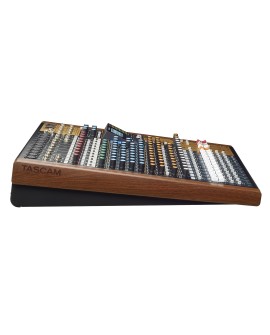 Tascam Model 16 - 14-kanałowy mikser analogowy z 16-ścieżkowym, cyfrowym rejestratorem