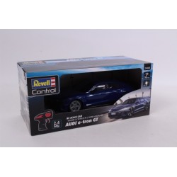 REVELL 24668 Auto na radio...