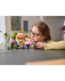 Klocki LEGO MINECRAFT 21260 Wiśniowy ogród