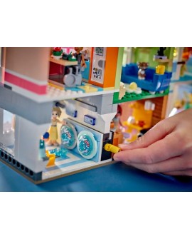 LEGO FRIENDS 42670 Mieszkania i sklepy w mieście Heartlake