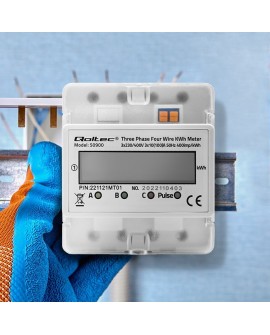 QOLTEC LICZNIK ZUŻYCIA ENERGII TRÓJFAZOWY NA SZYNĘ DIN | 230V | LCD | 4P