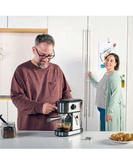 Kolbowy ekspres do kawy Black+Decker BXCO1350E