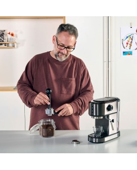 Kolbowy ekspres do kawy Black+Decker BXCO1350E