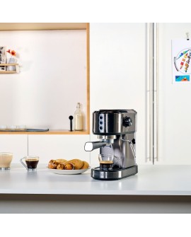 Kolbowy ekspres do kawy Black+Decker BXCO1350E
