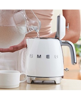Smeg KLF05WHEU czajnik elektryczny 0,8 l 1400 W Biały