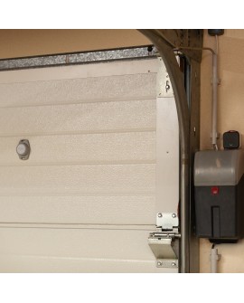 Yale Inteligentny sterownik do garażu 1x Smart Opener , 1x Door Position Sensor, 1x Magnes, 2x Dodatkowy kabel, 2x Taśma