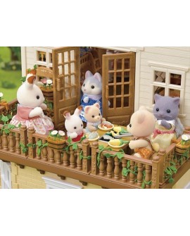 Sylvanian Families Miejski domek z tajemniczym pokojem na strychu 5708 p2